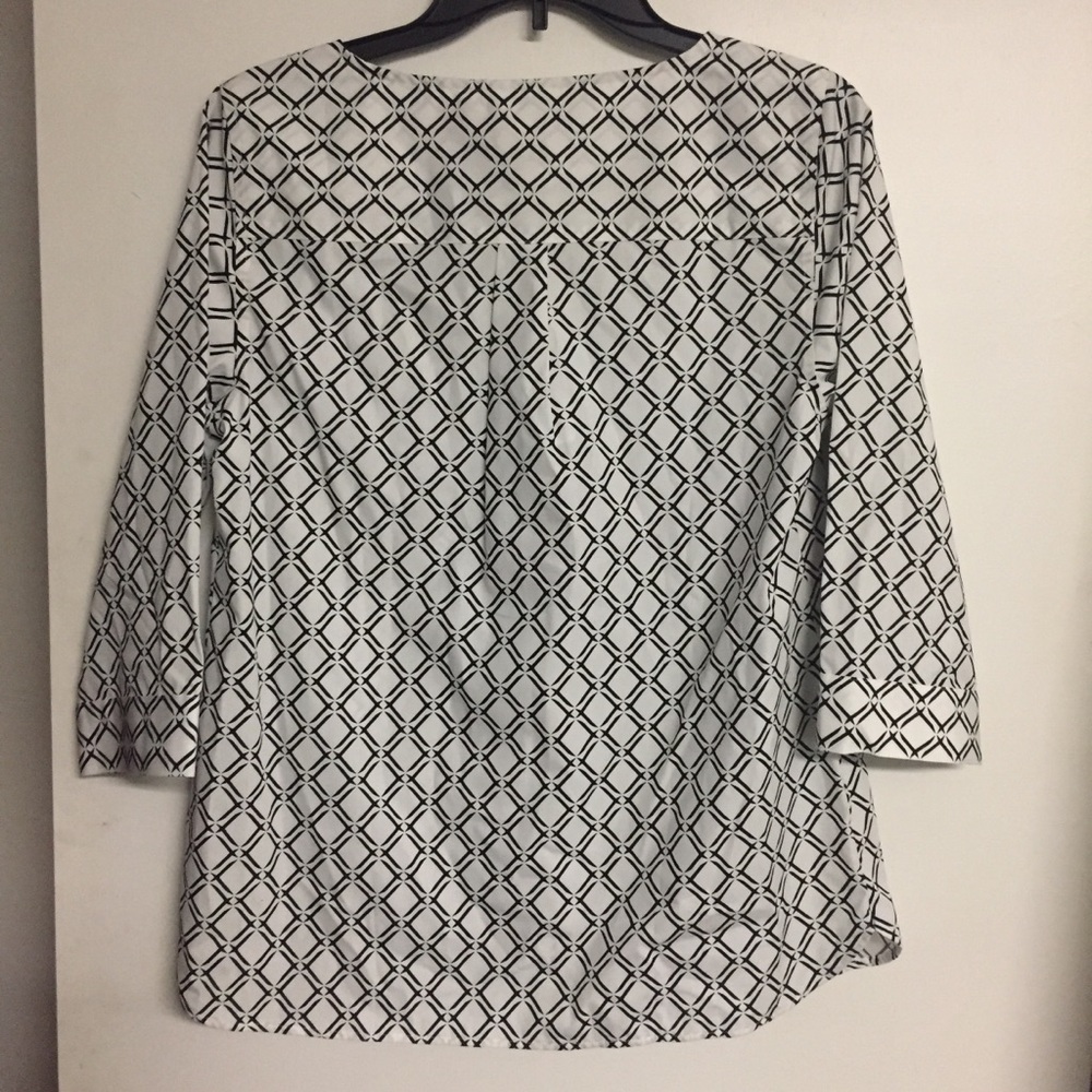 Chico’s Wrinkle Resistant Tunic Sz S/4
NEW - Picture 6 of 14